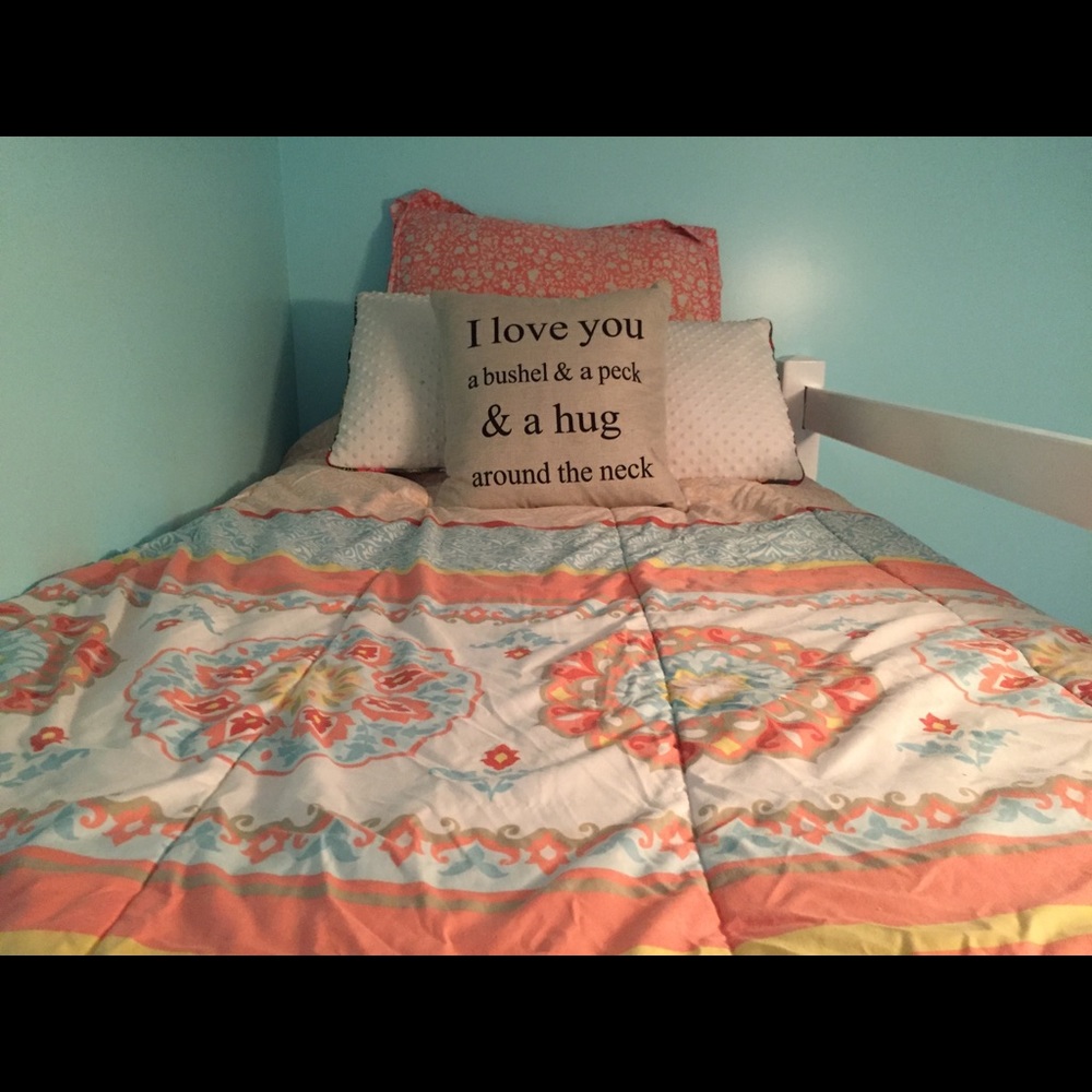 SOLD SOLD SOLD Twin comforter set